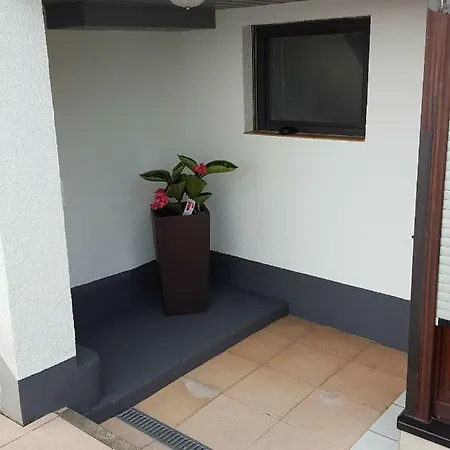 Ferienwohnung Am Weinberg Apartamento *